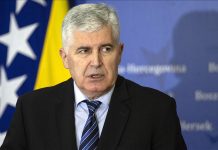 ČOVIĆ NAKON SJEDNICE PREDSJEDNIŠTVA HDZ-a: “Izgleda da je dogovoreno da novi visoki predstavnik neće biti političar, nego jedan drugi profil. S Bošnjacima moramo…” ČOVIĆ NAKON SJEDNICE PREDSJEDNIŠTVA HDZ-a: “Izgleda da je dogovoreno da novi visoki predstavnik neće biti političar, nego jedan drugi profil. S Bošnjacima moramo…” - featured image
