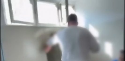 “O’š da te štocem opalim”: Nastavnik prijetio djetetu u Osnovnoj školi u Sarajevu - featured image