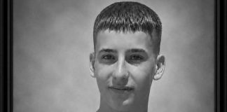 Da srce pukne od tuge: Za vikend je u njemu trebao na maturalnu, umjesto toga u novom odijelu bit će pokopan Da srce pukne od tuge: Za vikend je u njemu trebao na maturalnu, umjesto toga u novom odijelu bit će pokopan - featured image