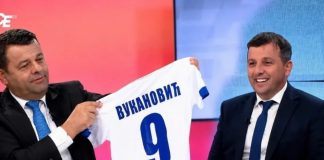 ŽESTOKA RASPRAVA NA FACE TV: Hurtić poklonio Vukanoviću dres BiH, uslijedile teške optužbe - featured image