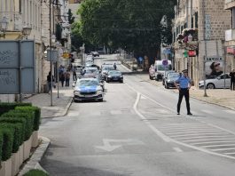 SKANDAL POTRESA HERCEGOVINU: Policijski kordoni satima držali grad pod blokadom zbog… - featured image