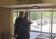 PROCURIO SNIMAK! Nenad Stevandić potpuno izgubio kontrolu u holu NSRS! (VIDEO) PROCURIO SNIMAK! Nenad Stevandić potpuno izgubio kontrolu u holu NSRS! (VIDEO) - featured image