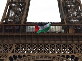 DRAMA U PARIZU: Aktivisti razvili palestinsku zastavu na Eiffelovom tornju, ima uhapšenih (VIDEO) - featured image