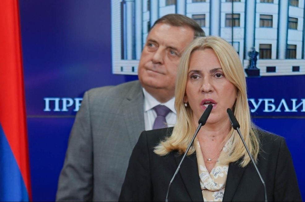 NOVI UDAR IZ BANJALUKE! Željka Cvijanović najavila kraj međunarodnog… - featured image NOVI UDAR IZ BANJALUKE! Željka Cvijanović najavila kraj međunarodnog… - featured image
