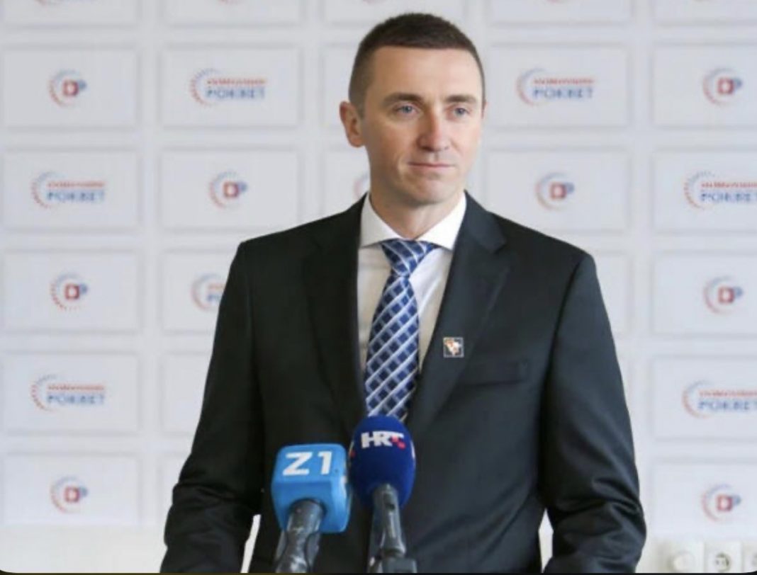 Domovinski pokret objavio rezoluciju o BiH: Traže treći entitet i mogućnost blokada na putu ka EU - featured image Domovinski pokret objavio rezoluciju o BiH: Traže treći entitet i mogućnost blokada na putu ka EU - featured image
