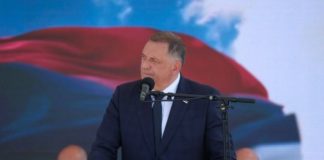 DODIK DOŽIVIO DO SADA NEVIĐENO BLAMIRANJE U RS-u: Na javnom skupu pljuvao po muslimanima, a onda su ga veterani RS-a žestoko kaznili… DODIK DOŽIVIO DO SADA NEVIĐENO BLAMIRANJE U RS-u: Na javnom skupu pljuvao po muslimanima, a onda su ga veterani RS-a žestoko kaznili… - featured image