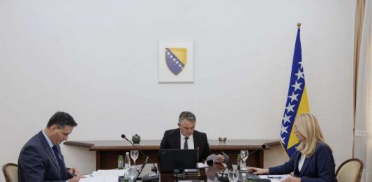 BURA NA SJEDNICI PREDSJEDNIŠTVA: Komšić glasao protiv BURA NA SJEDNICI PREDSJEDNIŠTVA: Komšić glasao protiv - featured image