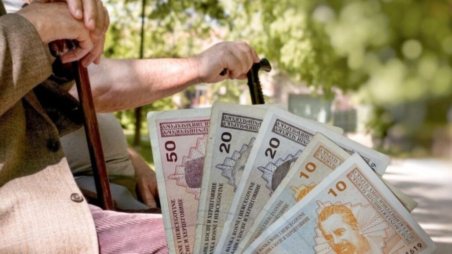 DOBRE VIJESTI ZA PENZIONERE: Od avgusta veće penzije i jednokratna novčana pomoć - featured image DOBRE VIJESTI ZA PENZIONERE: Od avgusta veće penzije i jednokratna novčana pomoć - featured image