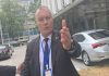 “ŠTO SI ME DANAS NAPAO?”: Pogledajte snimak suočavanja Vukanovića i obezbjeđenja nakon haosa u Skupštini (VIDEO) “ŠTO SI ME DANAS NAPAO?”: Pogledajte snimak suočavanja Vukanovića i obezbjeđenja nakon haosa u Skupštini (VIDEO) - featured image