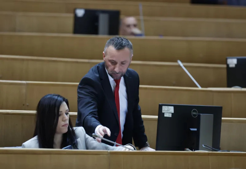 Dodikova zastupnica kipti od bijesa: Ustavni sud BiH zalijepio ‘šamar’ Sanji Vulić. Šta ih je pitala - featured image Dodikova zastupnica kipti od bijesa: Ustavni sud BiH zalijepio ‘šamar’ Sanji Vulić. Šta ih je pitala - featured image