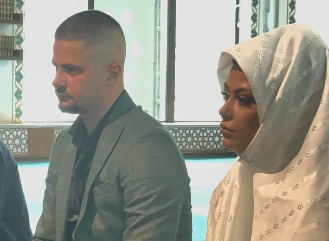 Bilal Brajlović se oženio: Supruga mu je prava ljepotica, obavili i vjersko vjenčanje - featured image Bilal Brajlović se oženio: Supruga mu je prava ljepotica, obavili i vjersko vjenčanje - featured image