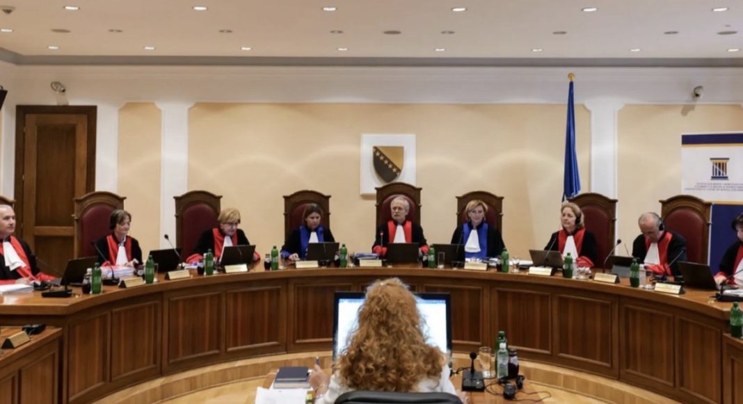 Ustavni sud BiH donio važnu odluku: Izmjene Krivičnog zakona po kojim je osuđen Milorad Dodik su ustavne - featured image Ustavni sud BiH donio važnu odluku: Izmjene Krivičnog zakona po kojim je osuđen Milorad Dodik su ustavne - featured image