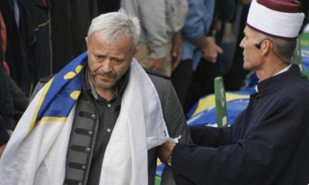 EMIR HADŽIHAFIZBEGOVIĆ POSLAO SNAŽNU PORUKU POVODOM 11. JULA: “U pamet, Bošnjaci” - featured image EMIR HADŽIHAFIZBEGOVIĆ POSLAO SNAŽNU PORUKU POVODOM 11. JULA: “U pamet, Bošnjaci” - featured image