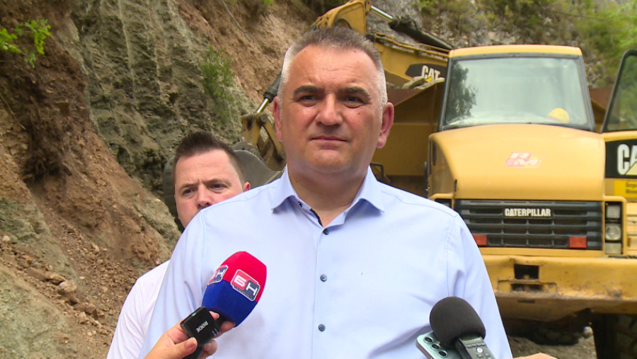 SAVO MINIĆ SE PRAVI LUD: Pogledajte kako je odgovorio na pitanje o smjeni Nedeljka Eleka (VIDEO) - featured image SAVO MINIĆ SE PRAVI LUD: Pogledajte kako je odgovorio na pitanje o smjeni Nedeljka Eleka (VIDEO) - featured image