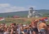 “NE VOLIM TE ALIJA” ODJEKIVALO DRINOM: Zastrašujuće nacionalističko orgijanje na regati u Bajinoj Bašti (VIDEO) - featured image