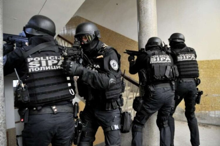 Policijska akcija u toku: Evo zašto je državljanin Srbije doveden da izvrši napad u BiH! - featured image Policijska akcija u toku: Evo zašto je državljanin Srbije doveden da izvrši napad u BiH! - featured image