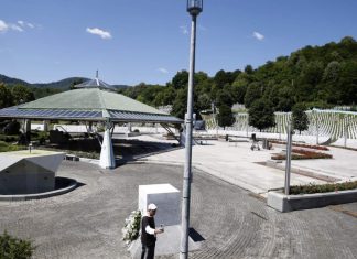 UDAR NA MEMORIJALNI CENTAR SREBRENICA: Zvornička policija masovno poziva radnike na saslušanje UDAR NA MEMORIJALNI CENTAR SREBRENICA: Zvornička policija masovno poziva radnike na saslušanje - featured image