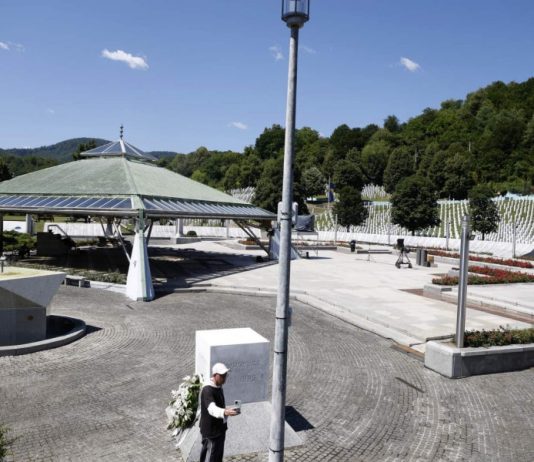 UDAR NA MEMORIJALNI CENTAR SREBRENICA: Zvornička policija masovno poziva radnike na saslušanje - featured image