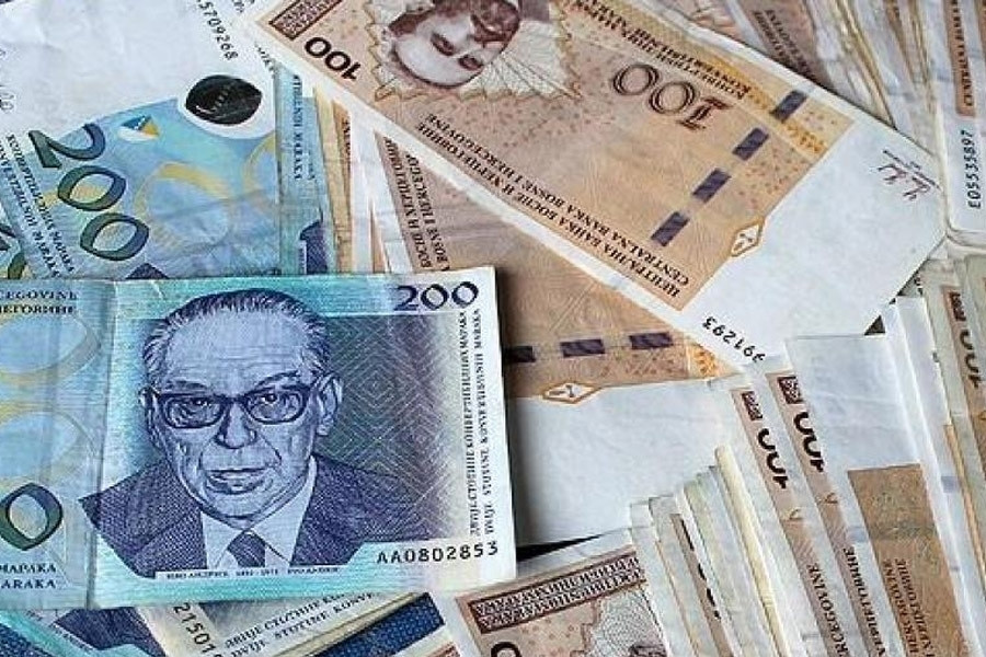 PENZIONERI ČASTE POŠTARE: Evo kad stiže isplata uvećanih julskih mirovina u FBiH - featured image PENZIONERI ČASTE POŠTARE: Evo kad stiže isplata uvećanih julskih mirovina u FBiH - featured image