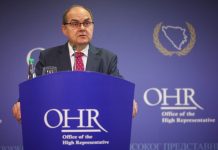 Schmidt otkrio zašto nije smijenio Dodika i odgovorio na optužbe o HDZ-u Schmidt otkrio zašto nije smijenio Dodika i odgovorio na optužbe o HDZ-u - featured image