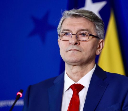 NOVI SKANDAL, MEHMEDOVIĆ ZVONI NA UZBUNU: Ima li kraja kršenju Ustava Bosne i Hercegovine i ponižavanju Bošnjaka… - featured image