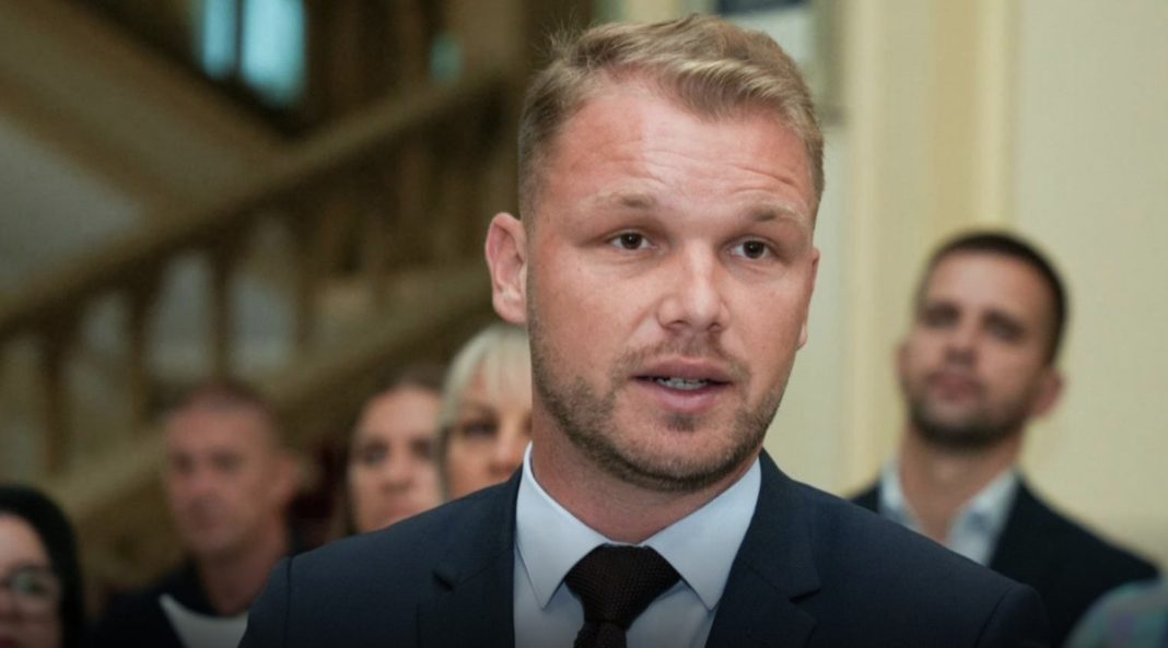 POLITIČKI ZEMLJOTRES U BANJALUCI: Stanivuković donio odluku koja je podigla Republiku Srpsku na noge! - featured image POLITIČKI ZEMLJOTRES U BANJALUCI: Stanivuković donio odluku koja je podigla Republiku Srpsku na noge! - featured image