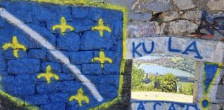 Dvije osobe iz Francuske crtale grafite sa ljiljanima na Kuli u Zvorniku: Policija istražuje slučaj Dvije osobe iz Francuske crtale grafite sa ljiljanima na Kuli u Zvorniku: Policija istražuje slučaj - featured image