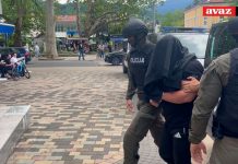 UHAPŠENI POLICAJCI PREDATI TUŽILAŠTVU USK: Jaknama skrivali lica pred kamerama UHAPŠENI POLICAJCI PREDATI TUŽILAŠTVU USK: Jaknama skrivali lica pred kamerama - featured image