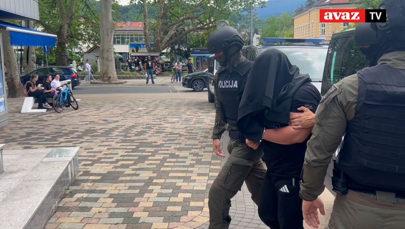 UHAPŠENI POLICAJCI PREDATI TUŽILAŠTVU USK: Jaknama skrivali lica pred kamerama - featured image UHAPŠENI POLICAJCI PREDATI TUŽILAŠTVU USK: Jaknama skrivali lica pred kamerama - featured image