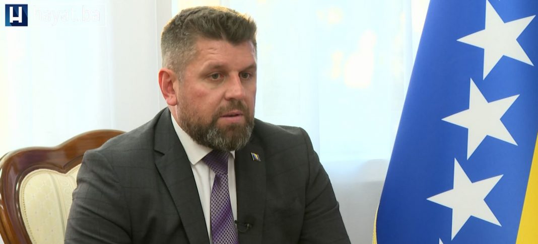 Oštra reakcija Ćamila Durakovića na prijedlog Vlade RS - featured image Oštra reakcija Ćamila Durakovića na prijedlog Vlade RS - featured image