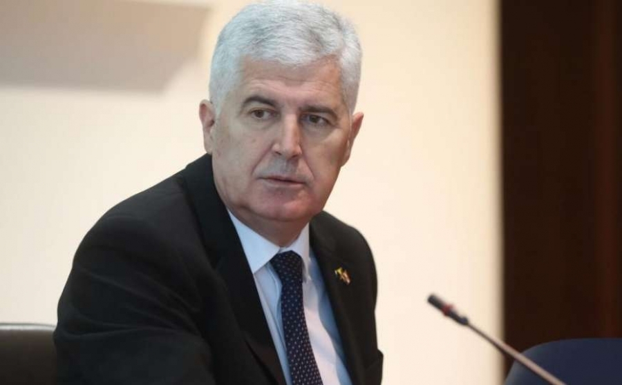 SEMIR EFENDIĆ RASKRINKAO DRAGANA ČOVIĆA: “Pogledajte šta radi taj samozvani nositelj evropskih vijednosti, OVO NEMA NIGDJE U SVIJETU…!” - featured image SEMIR EFENDIĆ RASKRINKAO DRAGANA ČOVIĆA: “Pogledajte šta radi taj samozvani nositelj evropskih vijednosti, OVO NEMA NIGDJE U SVIJETU…!” - featured image