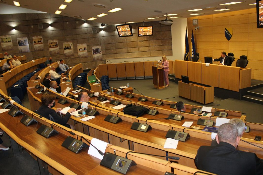 BURNO U SARAJEVU: Hitna sjednica Doma naroda… - featured image BURNO U SARAJEVU: Hitna sjednica Doma naroda… - featured image