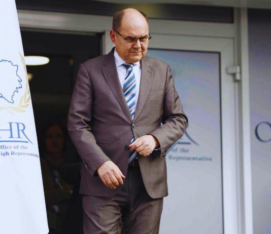 Šmit danas napušta funkciju, poznato ko privremeno preuzima OHR - featured image