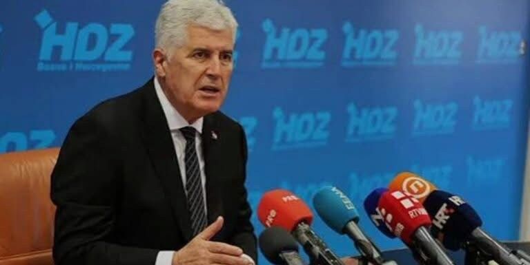 Stranka pretvorena u porodični projekat: Žestoke prozivke na račun Dragana Čovića i HDZ-a - featured image Stranka pretvorena u porodični projekat: Žestoke prozivke na račun Dragana Čovića i HDZ-a - featured image