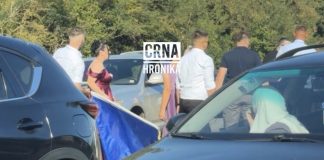 Zvornik: Vozaču iz Srbije smetala zastava BiH pa nasrnuo na svadbenu kolonu Zvornik: Vozaču iz Srbije smetala zastava BiH pa nasrnuo na svadbenu kolonu - featured image