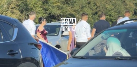Zvornik: Vozaču iz Srbije smetala zastava BiH pa nasrnuo na svadbenu kolonu Zvornik: Vozaču iz Srbije smetala zastava BiH pa nasrnuo na svadbenu kolonu - featured image