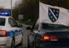 NOVA POLICIJSKA TORTURA U REPUBLICI SRPSKOJ: Oduzeta zastava s ljiljanima i uručen prekršajni nalog, unatoč presudi suda u Banjoj Luci… - featured image