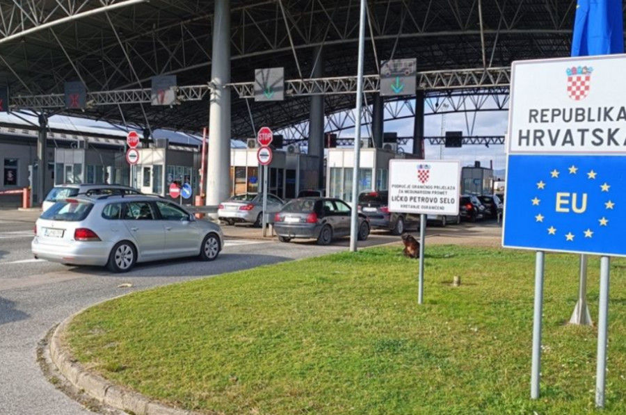 ŠOK NA GRANICI: Ponesete li ovo voće u Hrvatsku, prijeti vam kazna od nevjerovatnih 13.000 eura - featured image ŠOK NA GRANICI: Ponesete li ovo voće u Hrvatsku, prijeti vam kazna od nevjerovatnih 13.000 eura - featured image