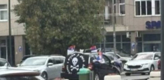 Vozilo s četničkim obilježjima prošlo bh. gradom, kolona prošla i pored policije: “Kako biti…” Vozilo s četničkim obilježjima prošlo bh. gradom, kolona prošla i pored policije: “Kako biti…” - featured image