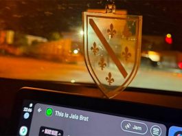 DRAMA NA PUTU PREMA CAZINU: Policija RS-a tražila da iz vozila ukloni ljiljane, zaprijetili su mu… - featured image