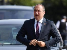 IGOR CRNADAK BEZ DLAKE NA JEZIKU: Postavio pet brutalnih pitanja Dodiku - featured image