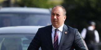 IGOR CRNADAK BEZ DLAKE NA JEZIKU: Postavio pet brutalnih pitanja Dodiku IGOR CRNADAK BEZ DLAKE NA JEZIKU: Postavio pet brutalnih pitanja Dodiku - featured image