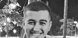 Sandžak u suzama zbog tragedije u Ulcinju: Emotivan oproštaj od Emira Bačevca Sandžak u suzama zbog tragedije u Ulcinju: Emotivan oproštaj od Emira Bačevca - featured image