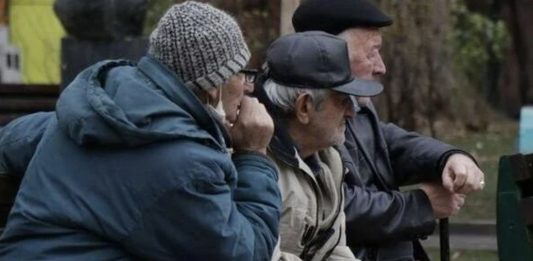 Penzioneri danas primaju uvećane penzije: Ko dobija više i koliko? Penzioneri danas primaju uvećane penzije: Ko dobija više i koliko? - featured image