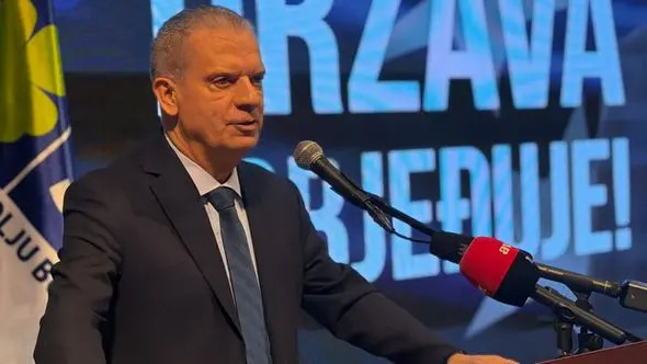 Radončić: Vrijeme je da se Bakir i ja jednom na pošten način odmjerimo - featured image Radončić: Vrijeme je da se Bakir i ja jednom na pošten način odmjerimo - featured image