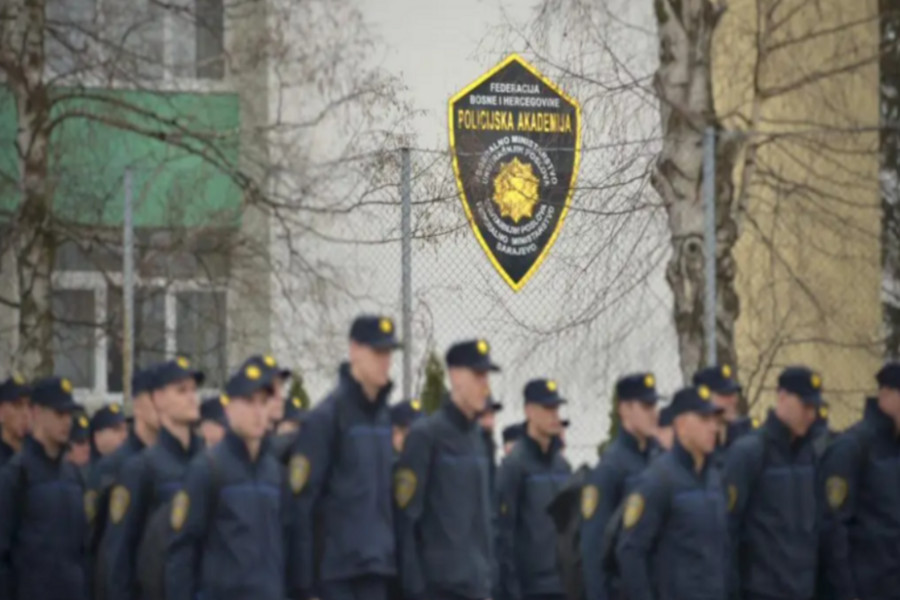 BEZ MILOSTI ZA PROVOKATORE: Kadet MUP-a HNK koji je veličao zločinca Mladića otjeran s policijske Akademije u Sarajevu - featured image BEZ MILOSTI ZA PROVOKATORE: Kadet MUP-a HNK koji je veličao zločinca Mladića otjeran s policijske Akademije u Sarajevu - featured image