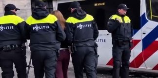 UZVIKNULA „FREE PALESTINE“, POLICIJA JE ODMAH PRIVELA: „Je li ovo demokratija u Evropi?” UZVIKNULA „FREE PALESTINE“, POLICIJA JE ODMAH PRIVELA: „Je li ovo demokratija u Evropi?” - featured image
