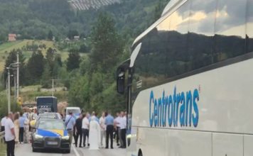INCIDENT O KOJEM SVI PRIČAJU: Objavljen snimak udesa i tučnjave na putu Sarajevo – Sokolac (VIDEO) INCIDENT O KOJEM SVI PRIČAJU: Objavljen snimak udesa i tučnjave na putu Sarajevo – Sokolac (VIDEO) - featured image
