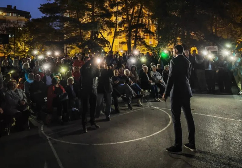 KAKAV HLADAN TUŠ ZA DODIKA JUNIORA: Potez Draška Stanivukovića se prepričava nakon skupa u Novoj Varoši - featured image KAKAV HLADAN TUŠ ZA DODIKA JUNIORA: Potez Draška Stanivukovića se prepričava nakon skupa u Novoj Varoši - featured image