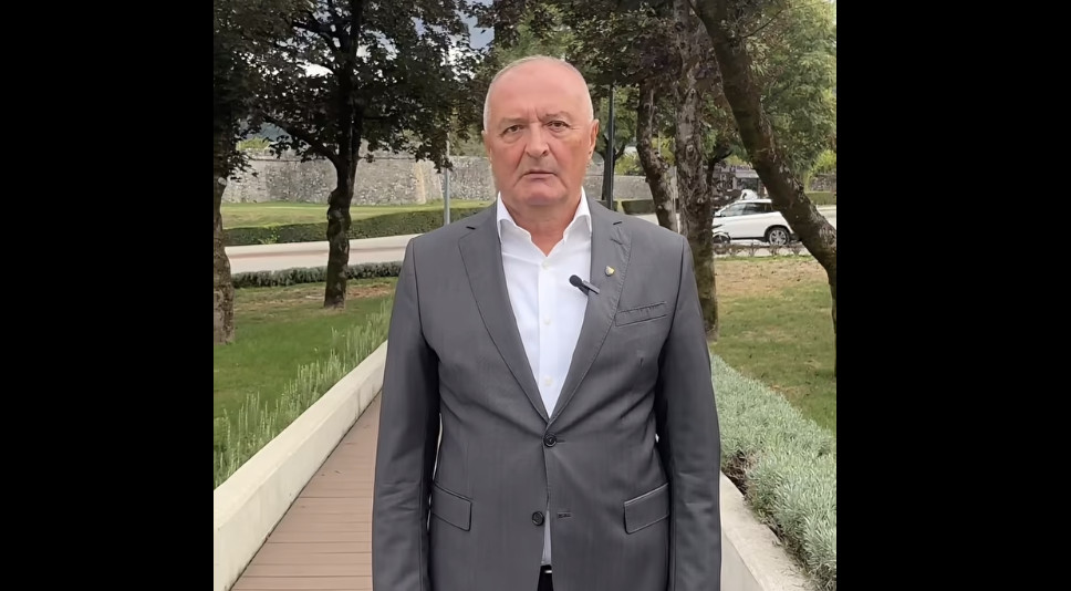 HELEZ ZAPRIJETIO IZ BANJA LUKE: Ko pokuša secesiju, dobit će brutalan odgovor - featured image HELEZ ZAPRIJETIO IZ BANJA LUKE: Ko pokuša secesiju, dobit će brutalan odgovor - featured image